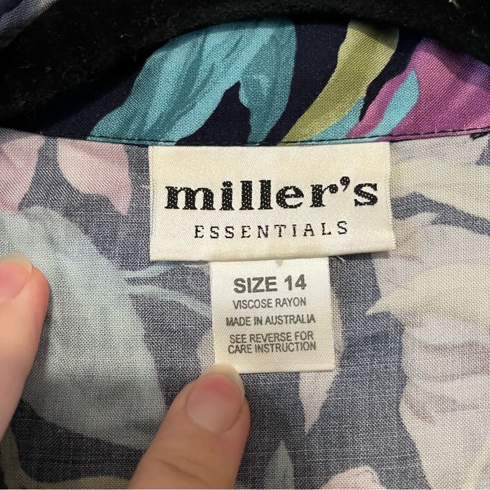 Miller’s | Vintage Hawaiian Button Up Tee - Picture 13 of 14